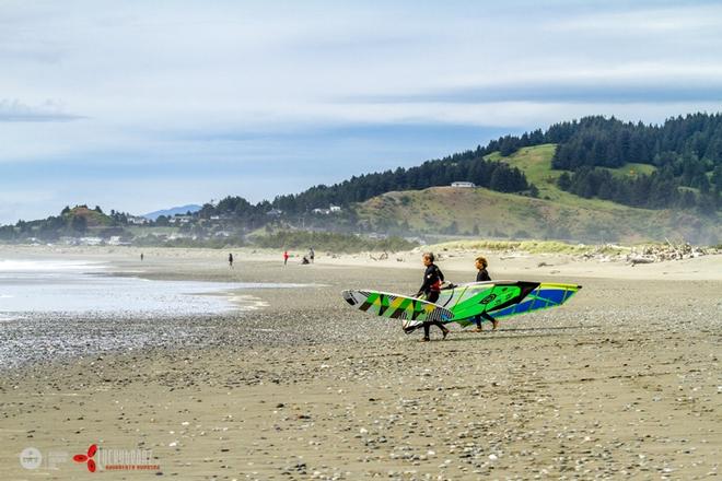 Peter Kimball (Green Goya) and Tom Soltysiak (Yellow and Blue Sailworks) walking out for yesterday's expression session – IWT Pistol River Wave Bash ©  Mark Harpur / IWT
